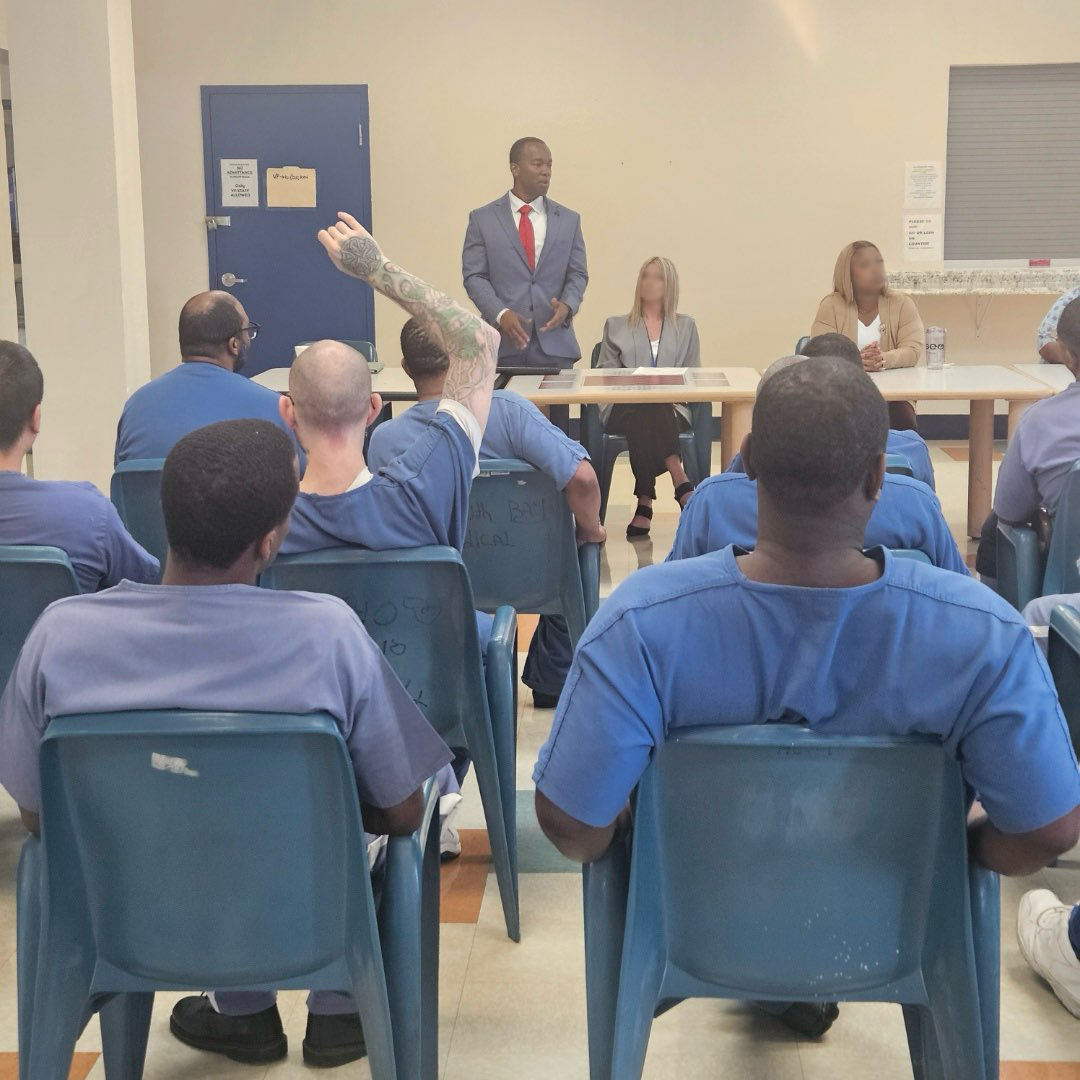 Emmanuel Banks speaking to incarcerated men at a correctional facility